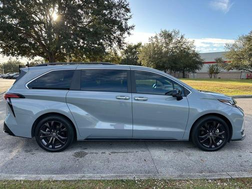 2023 Toyota Sienna XSE 7 Passenger