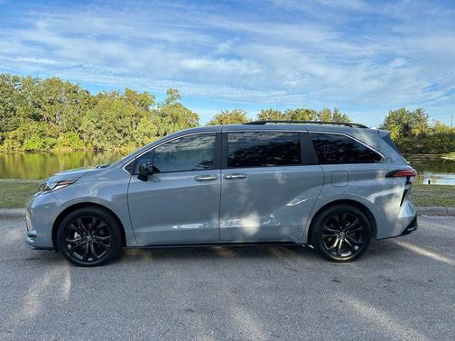 2023 Toyota Sienna XSE 7 Passenger