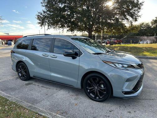 2023 Toyota Sienna XSE 7 Passenger