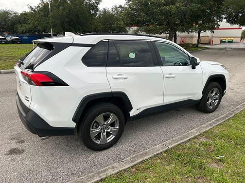 Ice Cap 2024 Toyota RAV4 Hybrid XLE