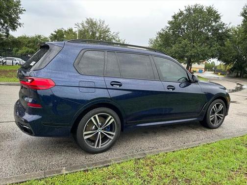 2022 BMW X7 M50i
