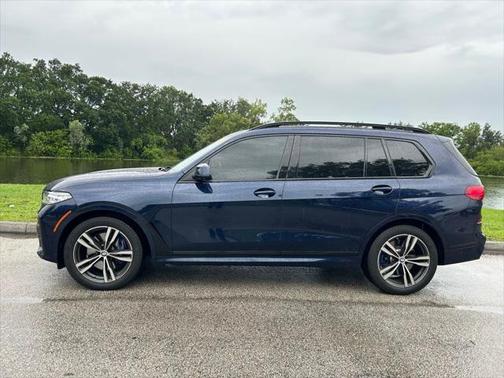 2022 BMW X7 M50i
