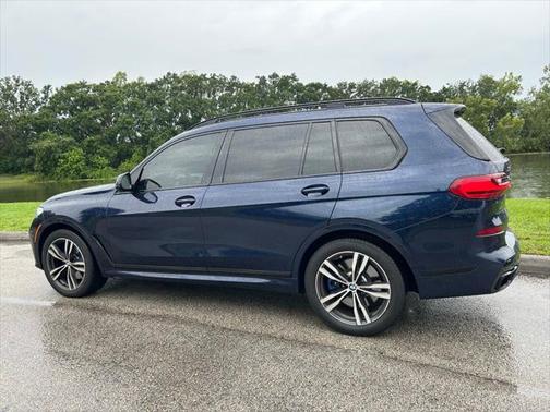 2022 BMW X7 M50i