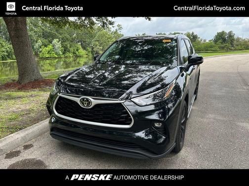 Midnight Black Metallic 2024 Toyota Highlander XLE