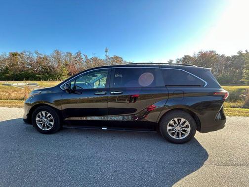 2024 Toyota Sienna XLE