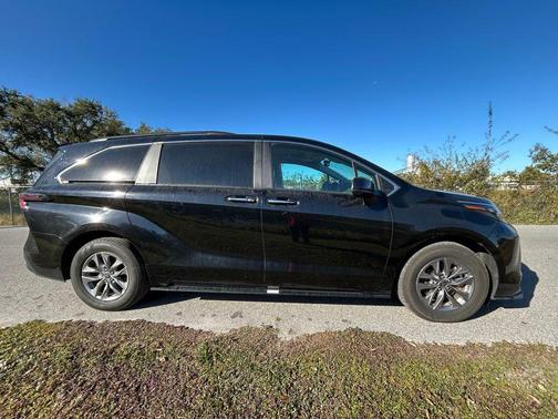2024 Toyota Sienna XLE