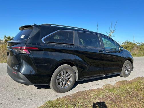 2024 Toyota Sienna XLE