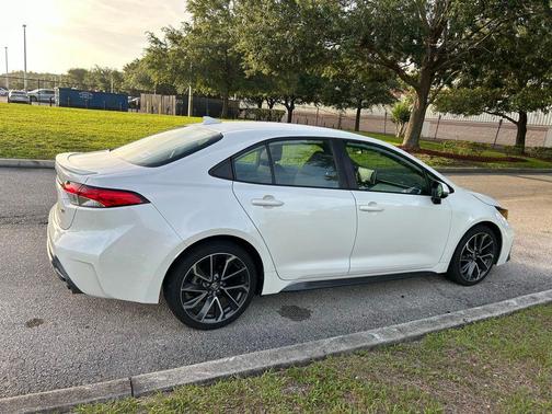 Blizzard Pearl 2020 Toyota Corolla SE