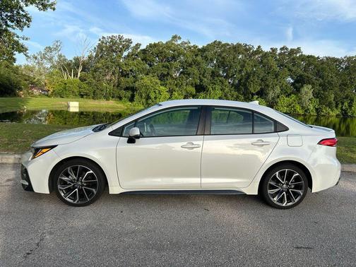 Blizzard Pearl 2020 Toyota Corolla SE