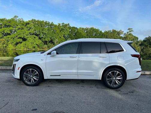 Crystal White 2021 Cadillac XT6 Premium Luxury FWD