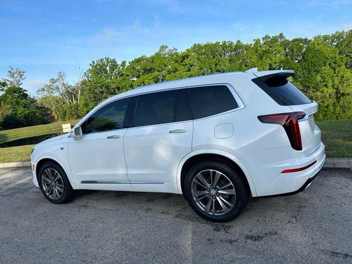 Crystal White 2021 Cadillac XT6 Premium Luxury FWD