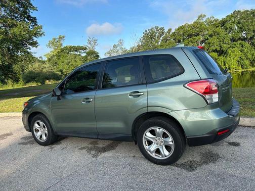 Jasmine Green Metallic 2018 Subaru Forester 2.5i