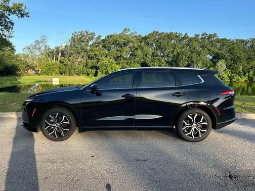 Black 2025 Toyota Crown Signia XLE