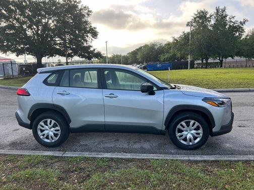 Sonic Silver 2025 Toyota Corolla Cross L