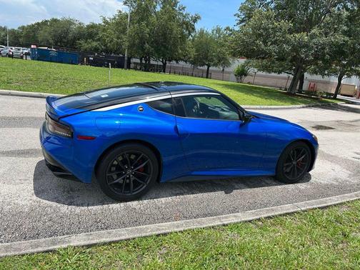 Seiran Blue Metallic/Super Black 2024 Nissan Z Performance Auto