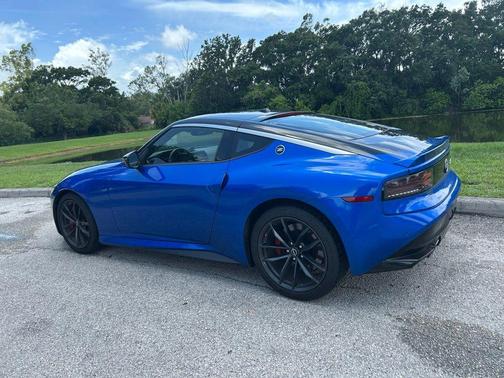 Seiran Blue Metallic/Super Black 2024 Nissan Z Performance Auto
