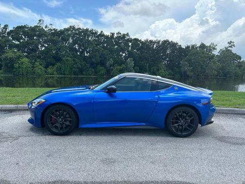 Seiran Blue Metallic/Super Black 2024 Nissan Z Performance Auto