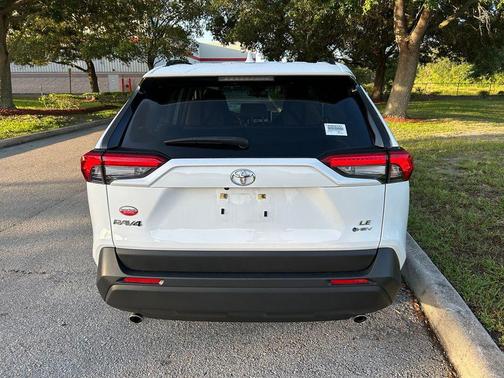 Ice Cap 2025 Toyota RAV4 Hybrid SE