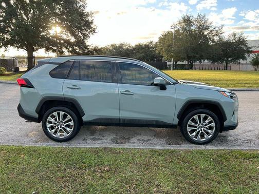 2022 Toyota RAV4 XLE Premium