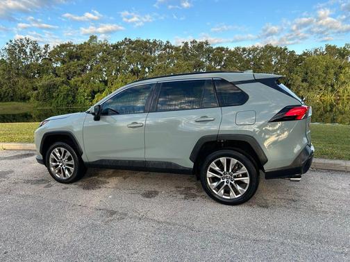 2022 Toyota RAV4 XLE Premium