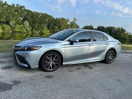 Celestial Silver Metallic 2024 Toyota Camry SE