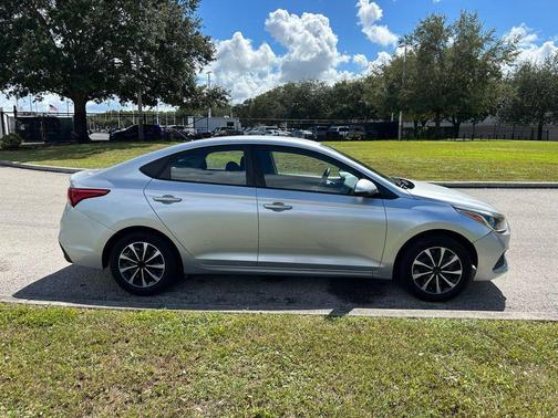 2019 Hyundai Accent SE