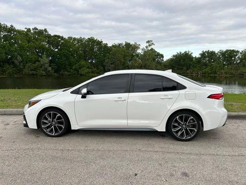 Super White 2021 Toyota Corolla SE
