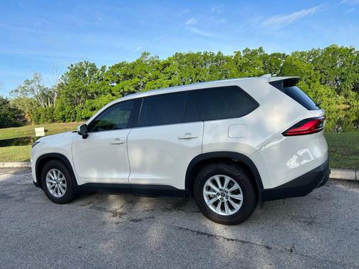 Coastal Cream 2024 Toyota Grand Highlander XLE