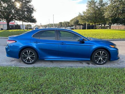 2020 Toyota Camry SE