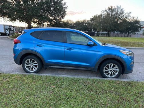 2016 Hyundai TUCSON SE