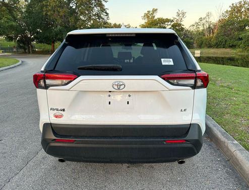 Ice Cap 2024 Toyota RAV4 LE