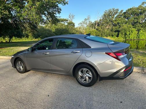Fluid Metal 2025 Hyundai ELANTRA SE