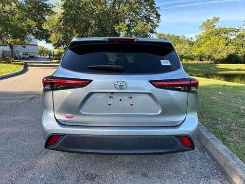 Celestial Silver Metallic 2021 Toyota Highlander LE