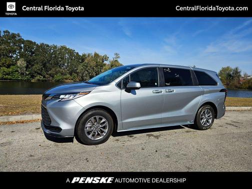 2024 Toyota Sienna LE