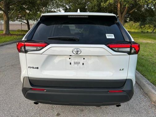 2025 Toyota RAV4 LE