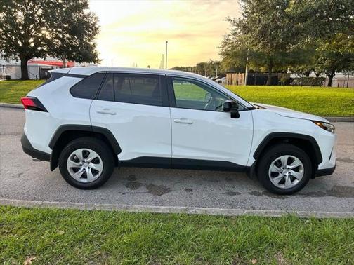 2025 Toyota RAV4 LE