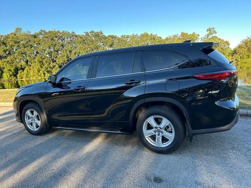 2023 Toyota Highlander LE