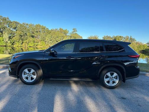 2023 Toyota Highlander LE