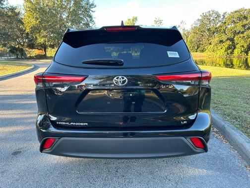 2023 Toyota Highlander LE
