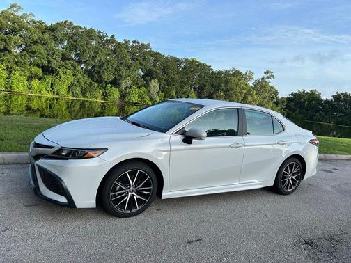 Ice Edge 2024 Toyota Camry SE