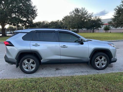 2025 Toyota RAV4 Hybrid LE