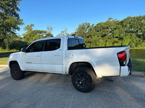 Ice Cap 2023 Toyota Tacoma SR5