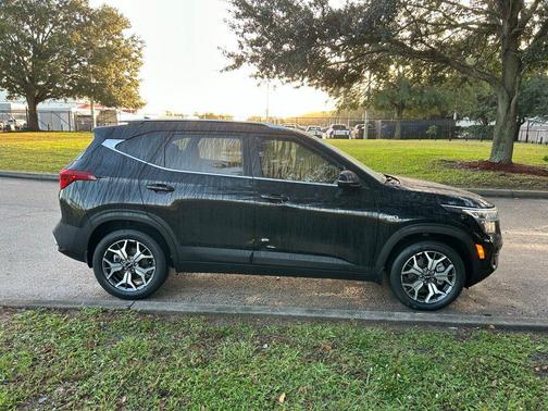 2022 Kia Seltos EX