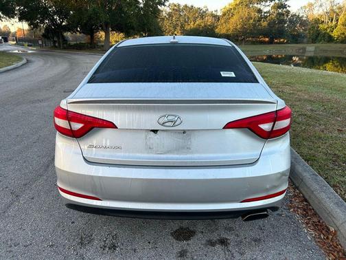 2017 Hyundai SONATA SE