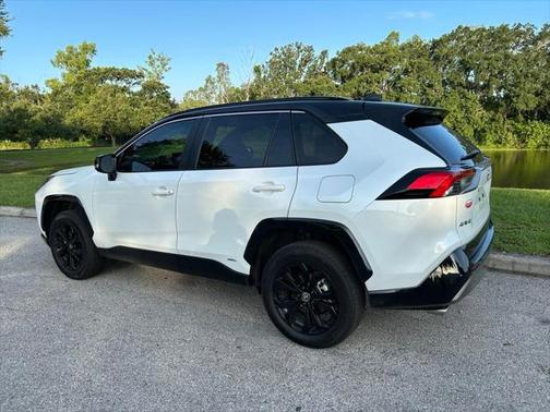 2023 Toyota RAV4 Hybrid SE