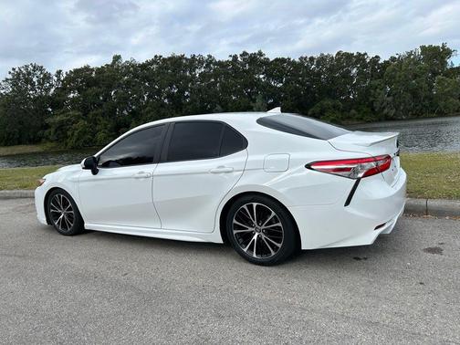 2020 Toyota Camry SE