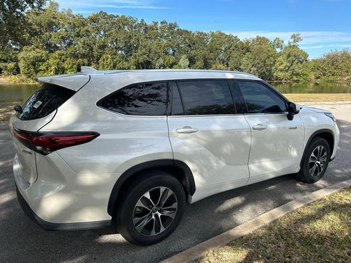2021 Toyota Highlander Hybrid XLE