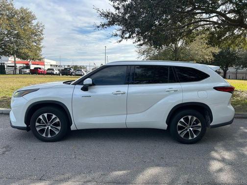 2021 Toyota Highlander Hybrid XLE