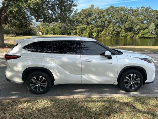 2021 Toyota Highlander Hybrid XLE
