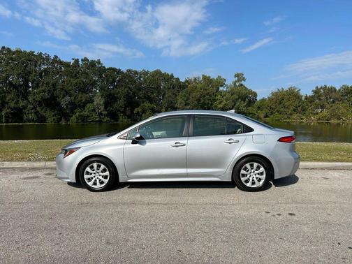 2022 Toyota Corolla LE